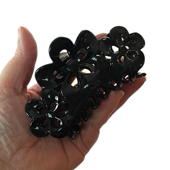 XL Set of 2 Claw clips with floral design in black and brown tortoise. NWOT - Picture 7 of 7
